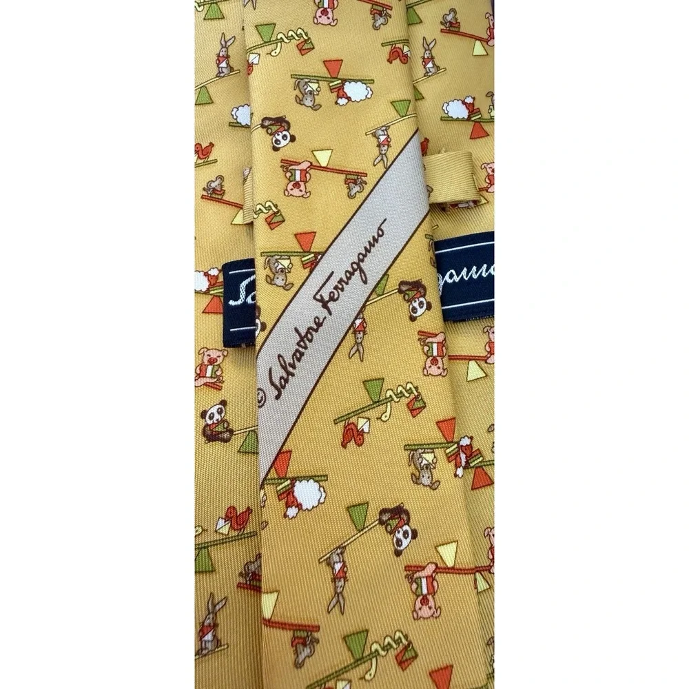 VINTAGE Salvatore Ferragamo Tie Yellow Animal‎ Print Silk Italy RARE - Picture 4 of 5